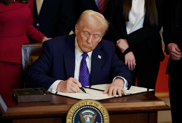 ترامب يفرض رسوما جمركية كبيرة على 3 دول، فيتو