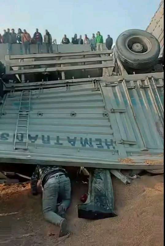 نزيف الأسفلت مستمر..وفاة وإصابة 4 في حادث مروري ببلبيس،فيتو1