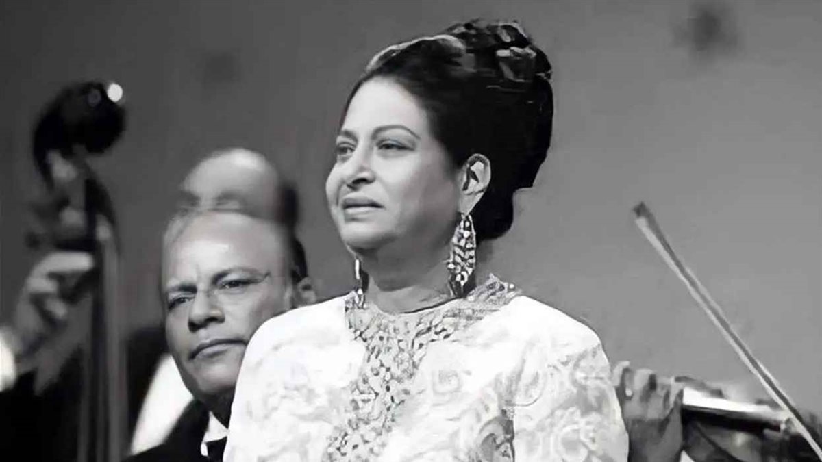 سيدة الغناء ام كلثوم