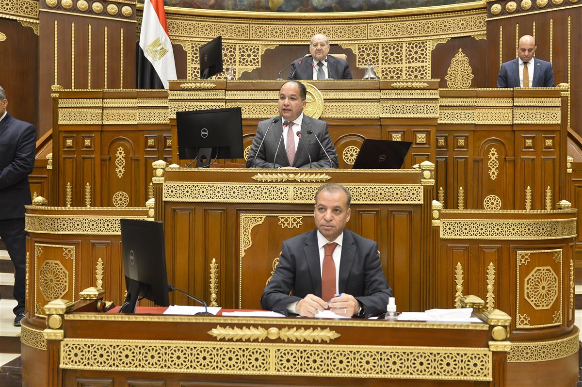 الشيوخ يناقش الارتقاء بملف البحث العلمي