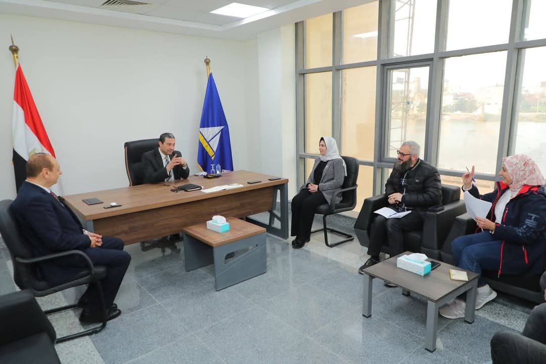 محافظ دمياط يلتقى مع ممثلى مركز معلومات شبكات المرافق لمتابعة خطة إعداد الرفع المساحى والكشف عن خطوط المرافق بطريق  راس البر