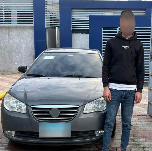 عقب تداول فيديو..القبض علي قائد سيارة لسير برعونة بالطريق الدولى الساحلى واقتحام كمين