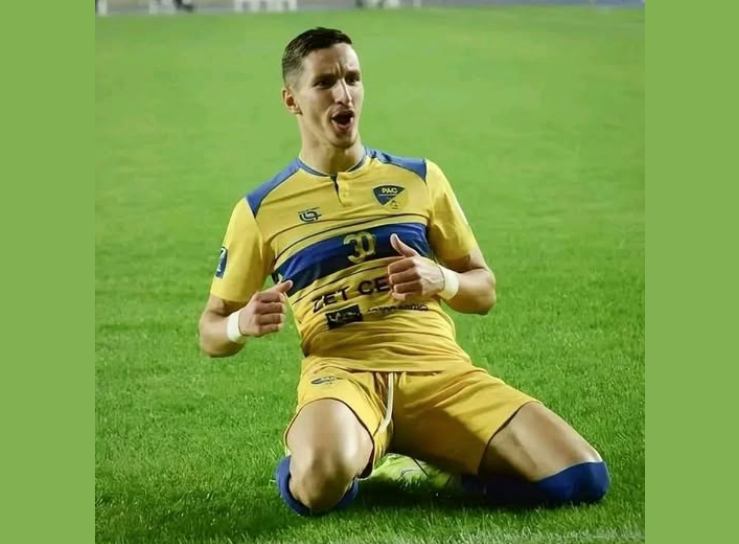 اللاعب الجزائري عادل بولبينة، فيتو