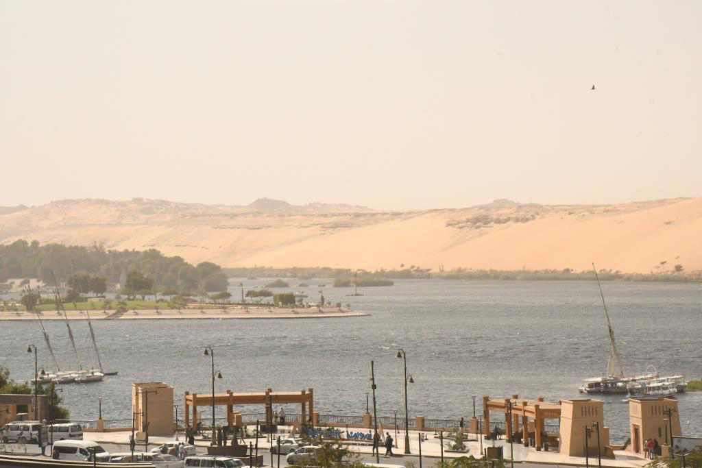 رفع درجة الإستعداد القصوى وإغلاق الملاحة النهرية لحين تحسن الأحوال الجوية بأسوان