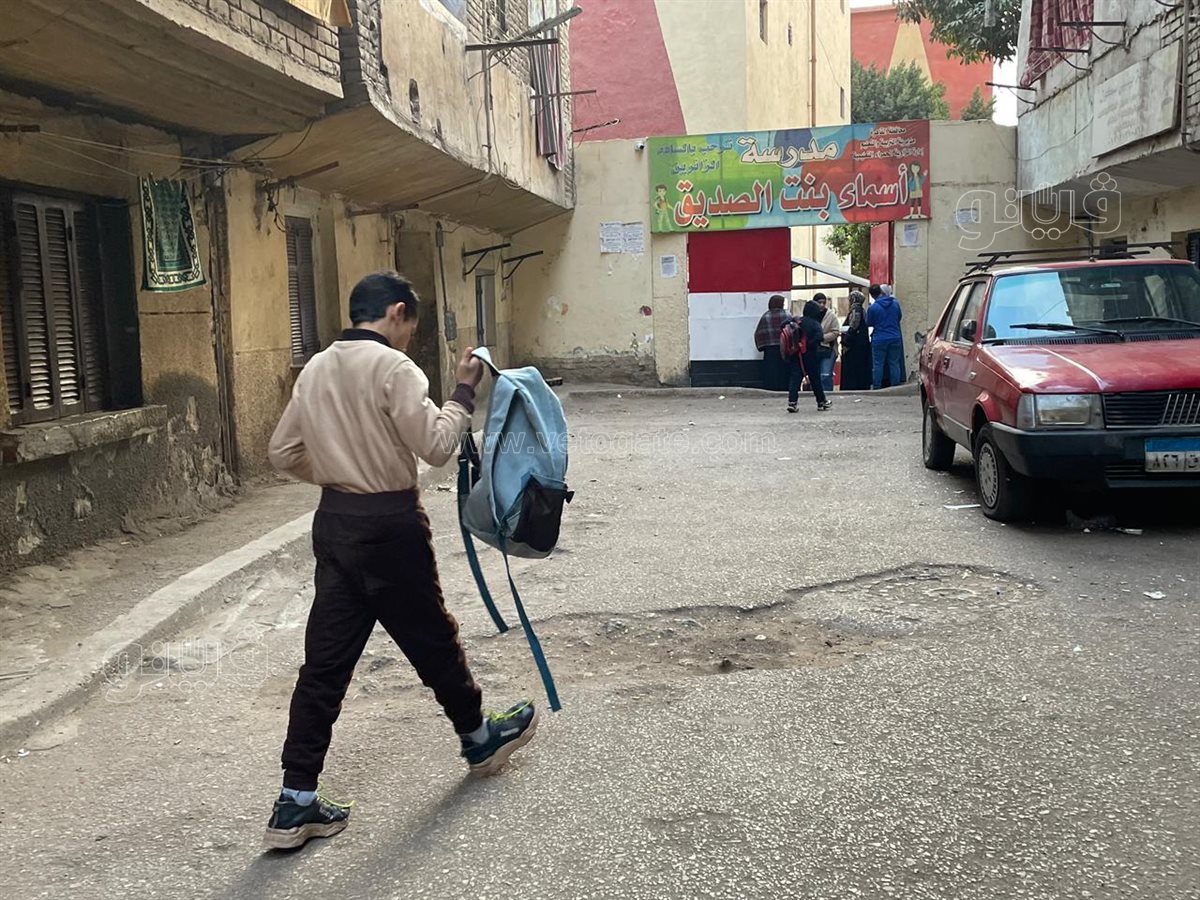 طلاب القاهرة يعودون إلى مقاعد الدراسة في الفصل الدراسي الثاني (14)