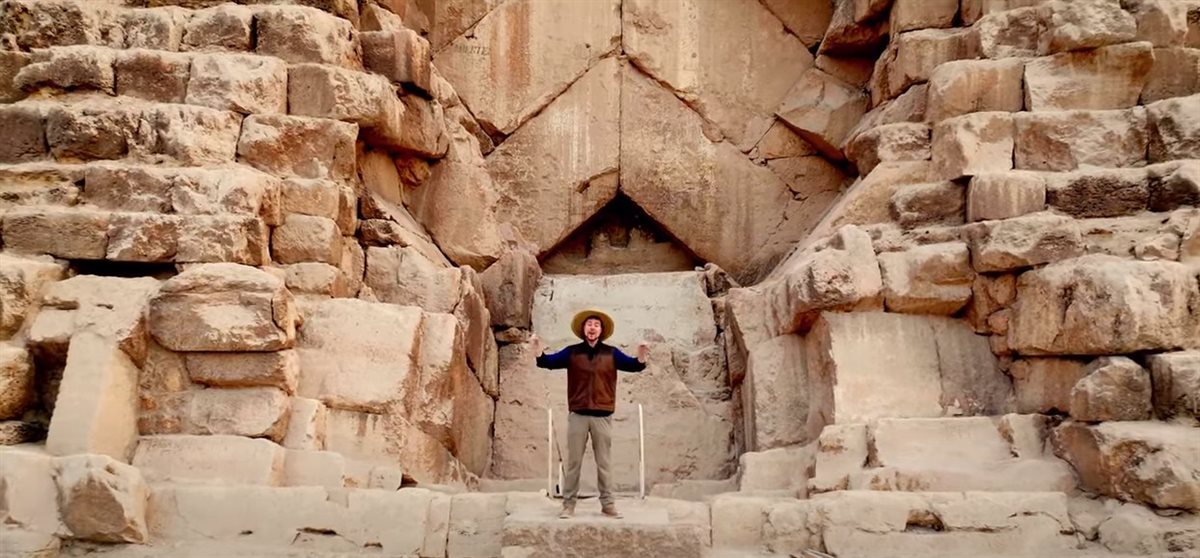 مستر بيست في أهرامات الجيزة، فيتو