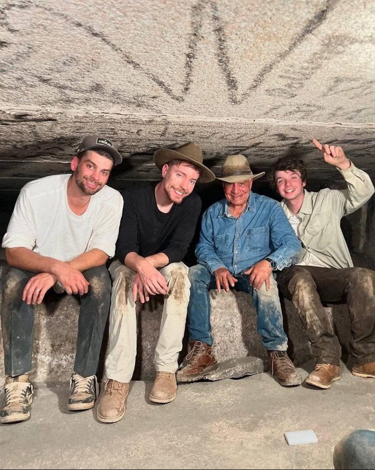 مستر بيست ورفاقة في أهرامات الجيزة، فيتو