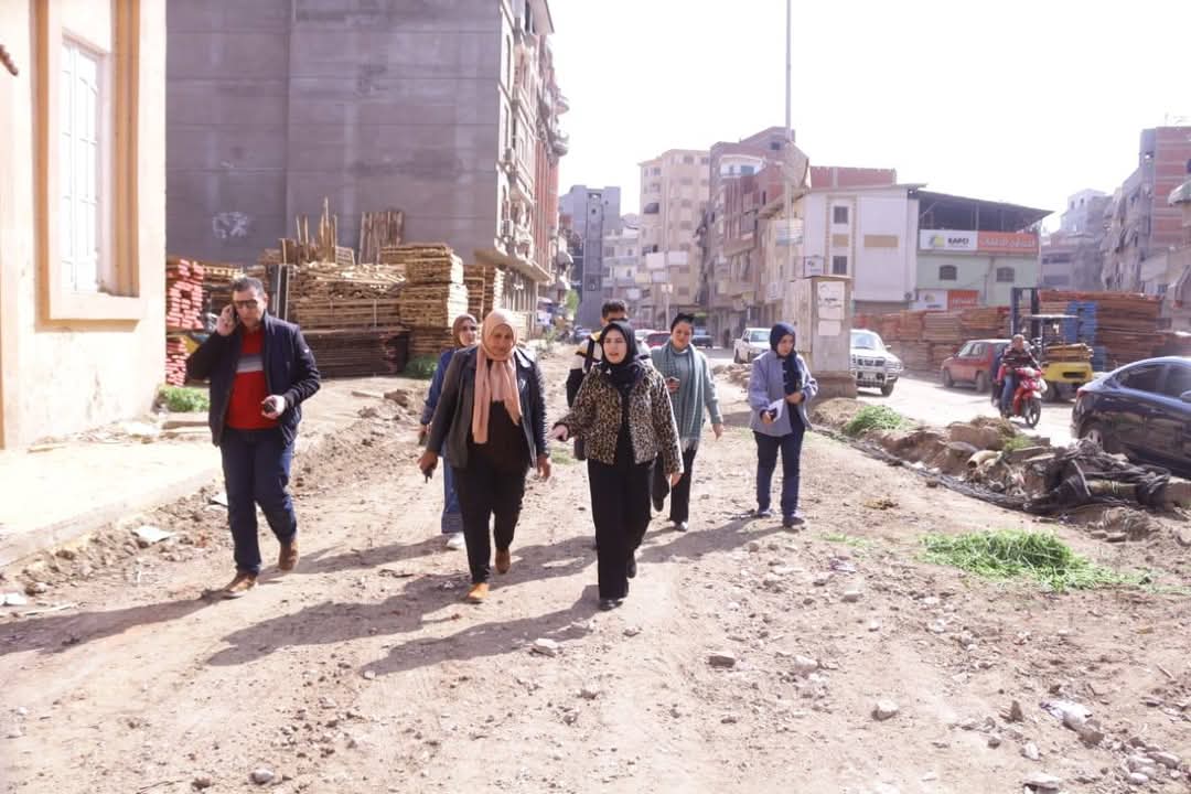 نائب محافظ دمياط تتابع الحملة المكبرة لرفع المخلفات الصلبة والقمامة من الشوارع والميادين 