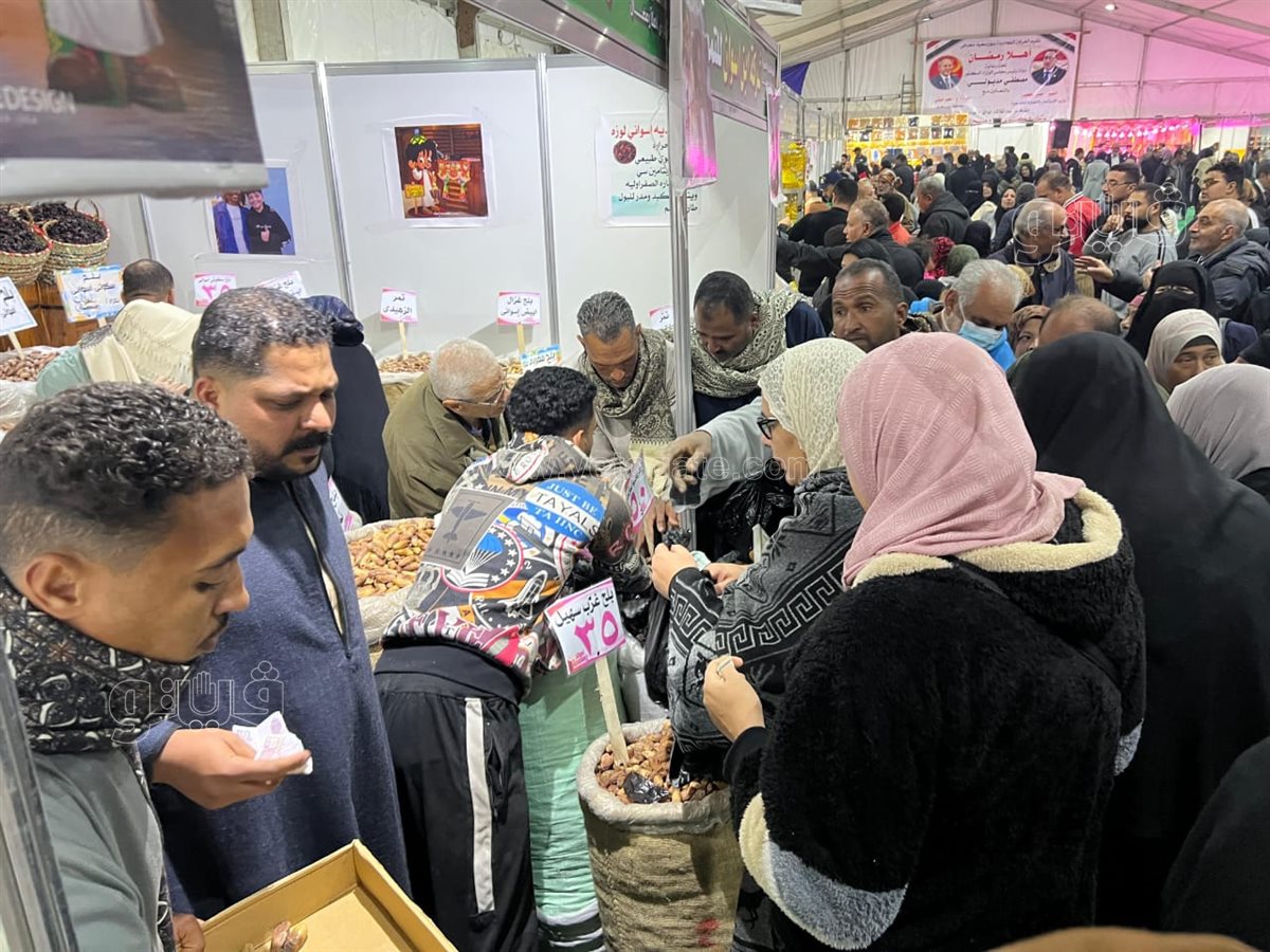 الاف المواطنون يتوافدون على معرض اهلا رمضان  ببورسعيد، فيتو 