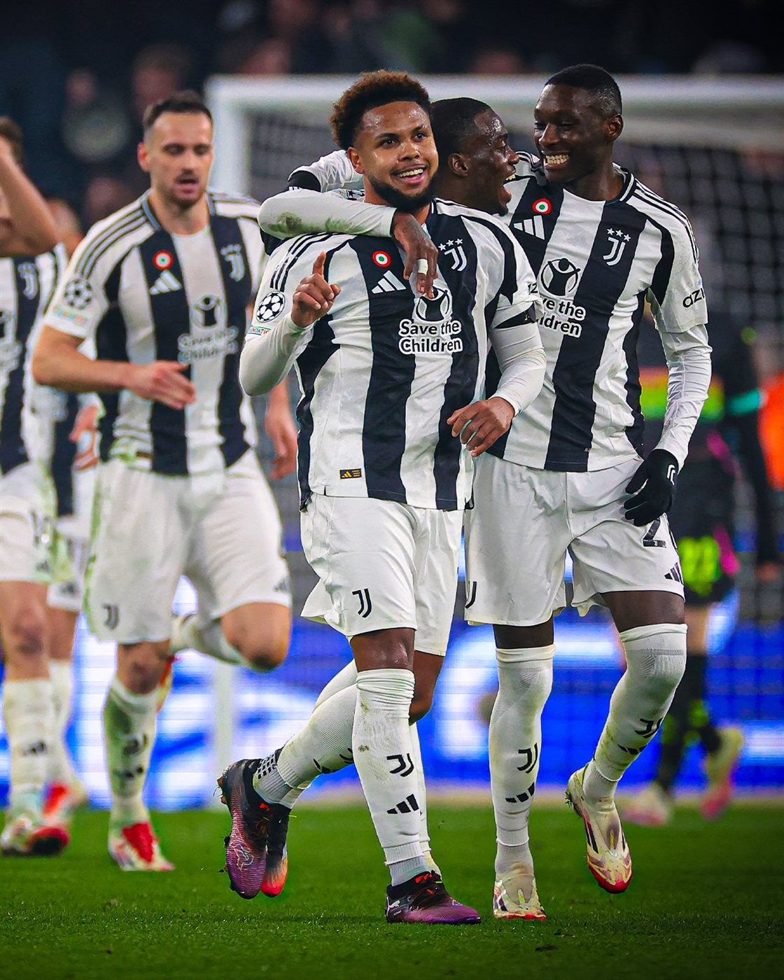 ماكيني يسجل هدف يوفنتوس أمام ايندهوفن، فيتو