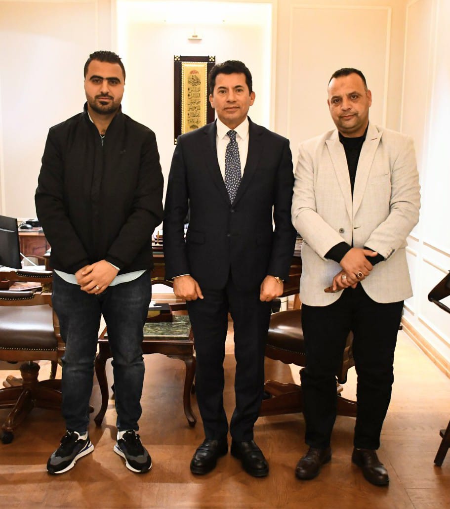 أشرف صبحي يلتقي خال محمد صلاح بسبب مركز شباب نجريج