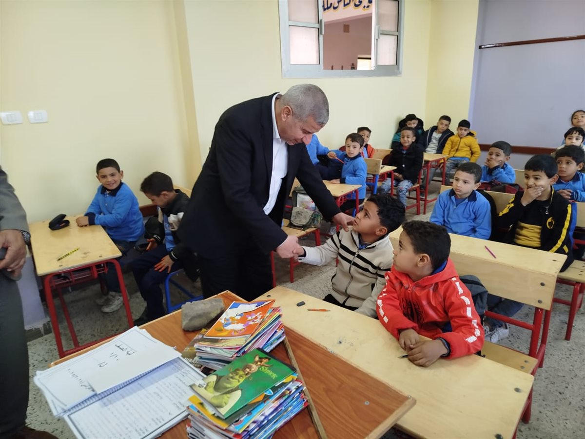 رمضان يتابع التعليم بمنيا القمح -فيتو