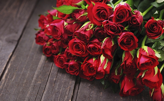 <strong>أسعار الورد في عيد الحب 2025</strong>