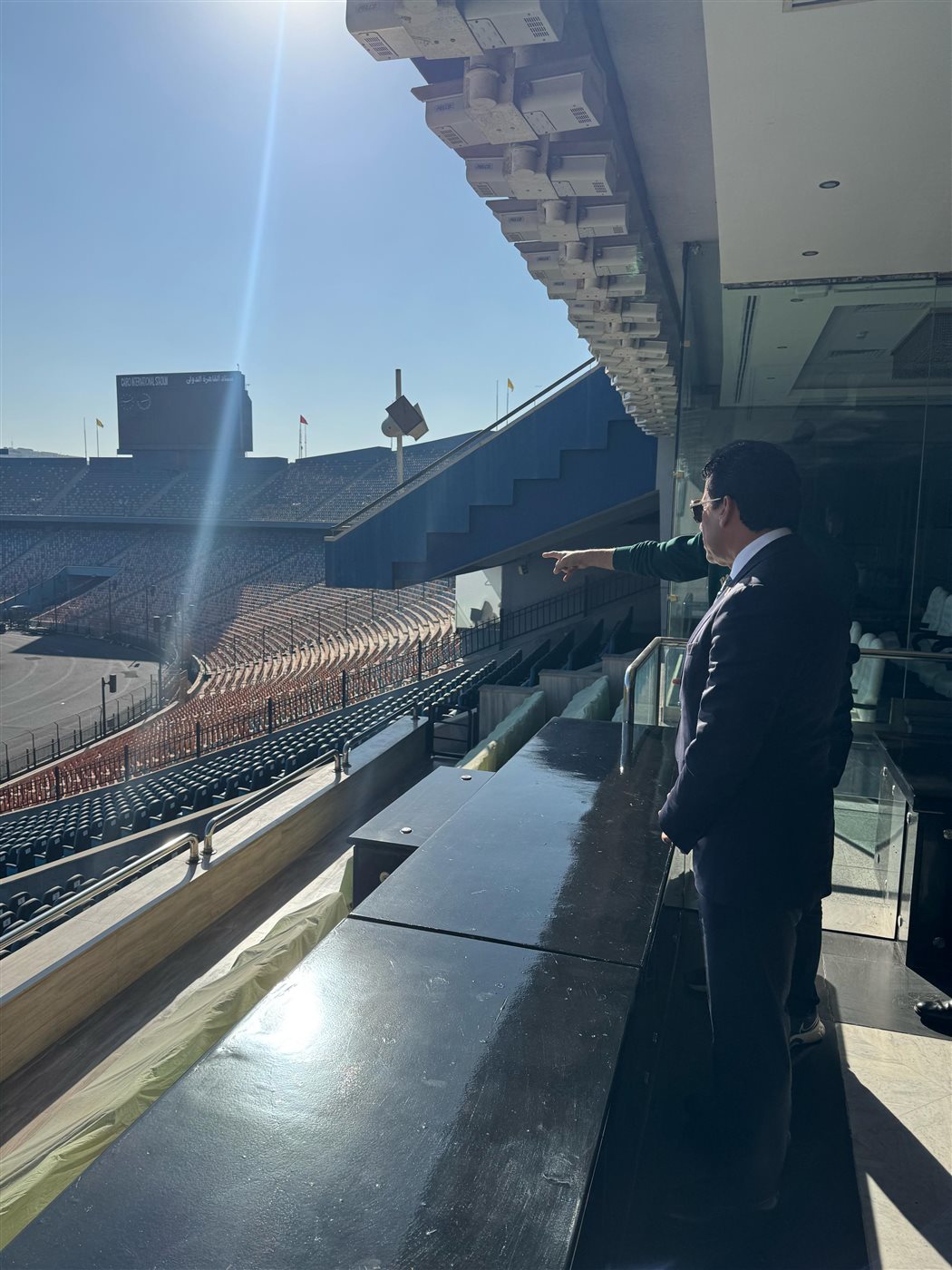 وزير الشباب والرياضة يتفقد أعمال الصيانة باستاد القاهرة