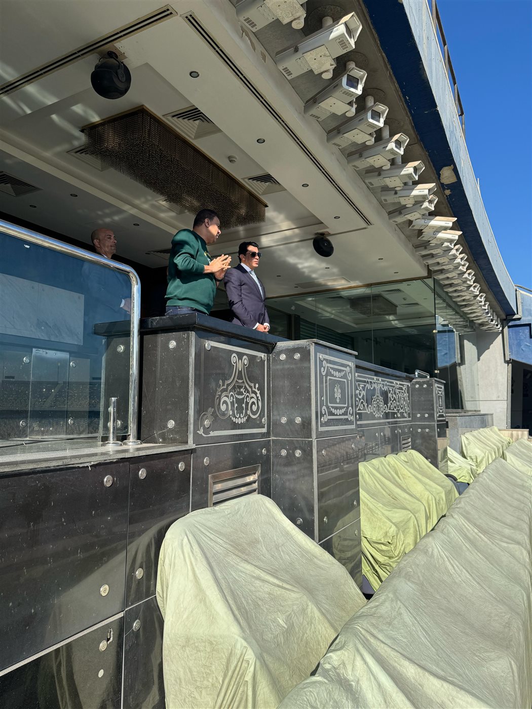 وزير الشباب والرياضة يتفقد أعمال الصيانة باستاد القاهرة