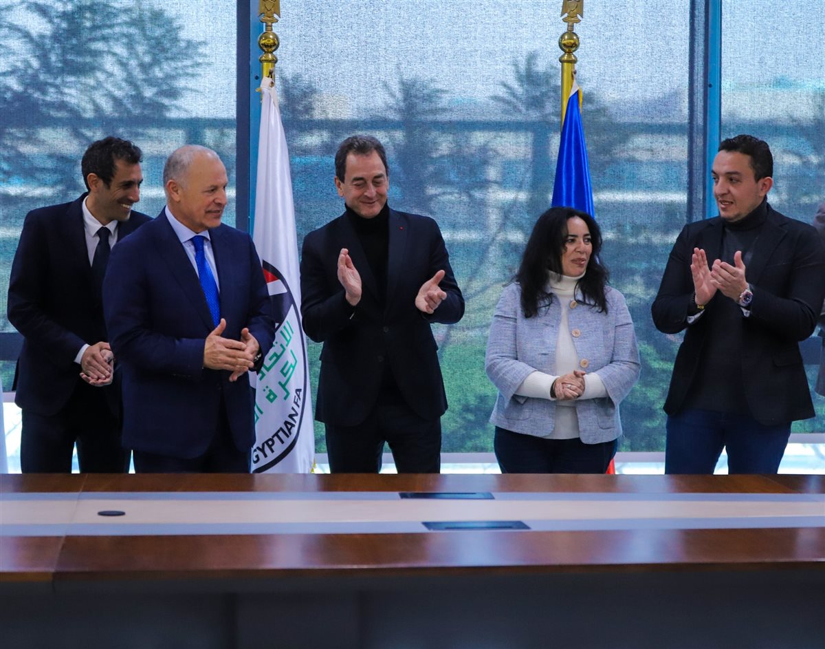 أبو ريدة مع السفير الفرنسي، فيتو