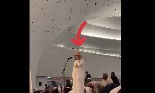 لحظة قيام الإمام من السجود، فيتو