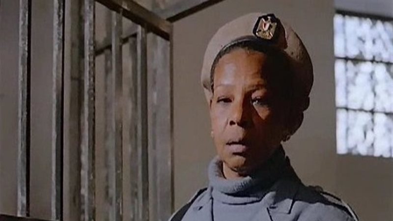 فايزة عبد الجواد فى دور سجانة