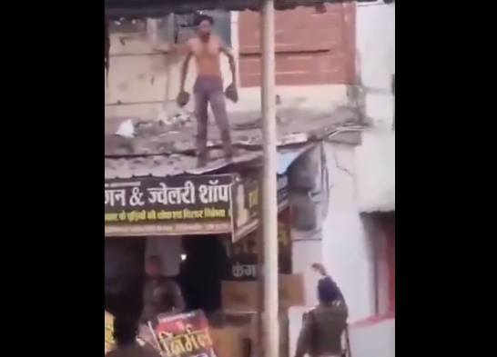 الشاب الهندي بعد فشله في محاولة الانتحار، فيتو