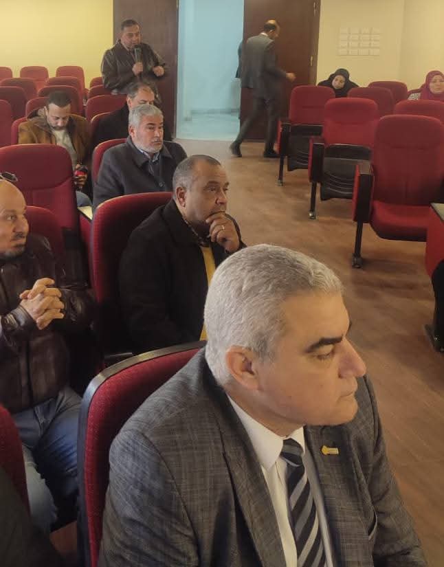 رئيس الغرفة التجارية ومدير التأمينات الاجتماعية بدمياط لبحث المشاكل التي تواجه أصحاب الأعمال في المحافظة.