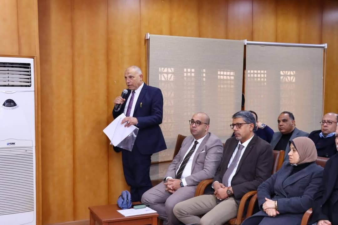 محافظ دمياط يعقد لقاءًا مع المواطنين لبحث شكواهم وتلبية مطالبهم