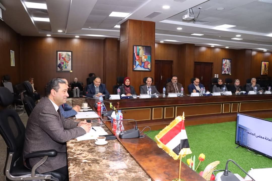 محافظ دمياط، يشارك جامعة دمياط الاجتماع