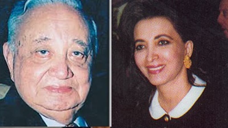 سعاد الصباح  تضع كتاب ثروت عكاشة وردة فى عروة الفارس النبيل 