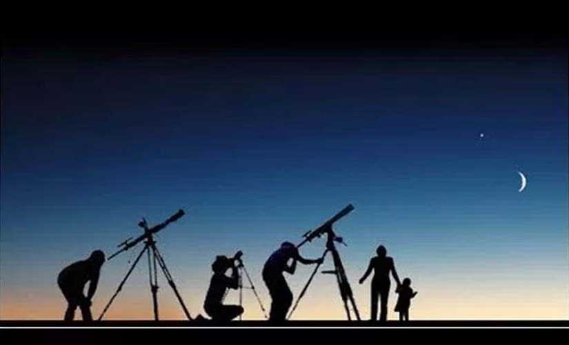 الخروج لاستطلاع الهلال