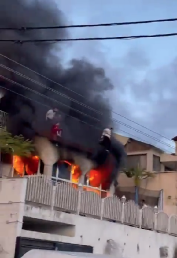 لحظة إندلاع حريق هائل في طبرية وقفز المستوطنين،فيتو