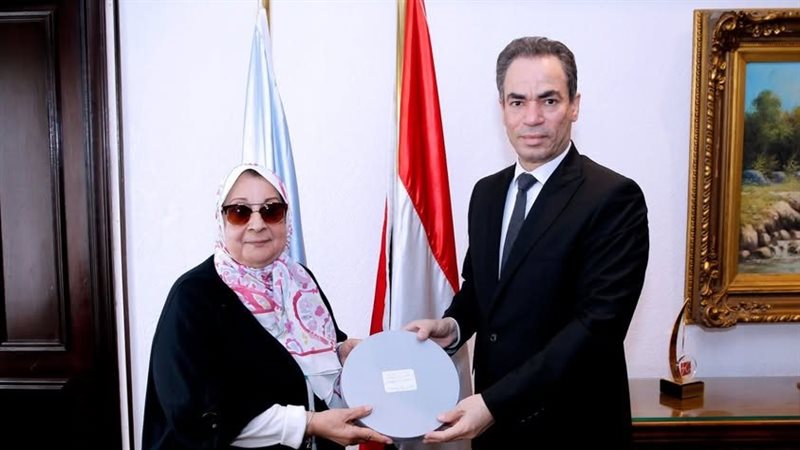 حفيدة الشيخ رفعت تسلم تسجيلاته النادرة