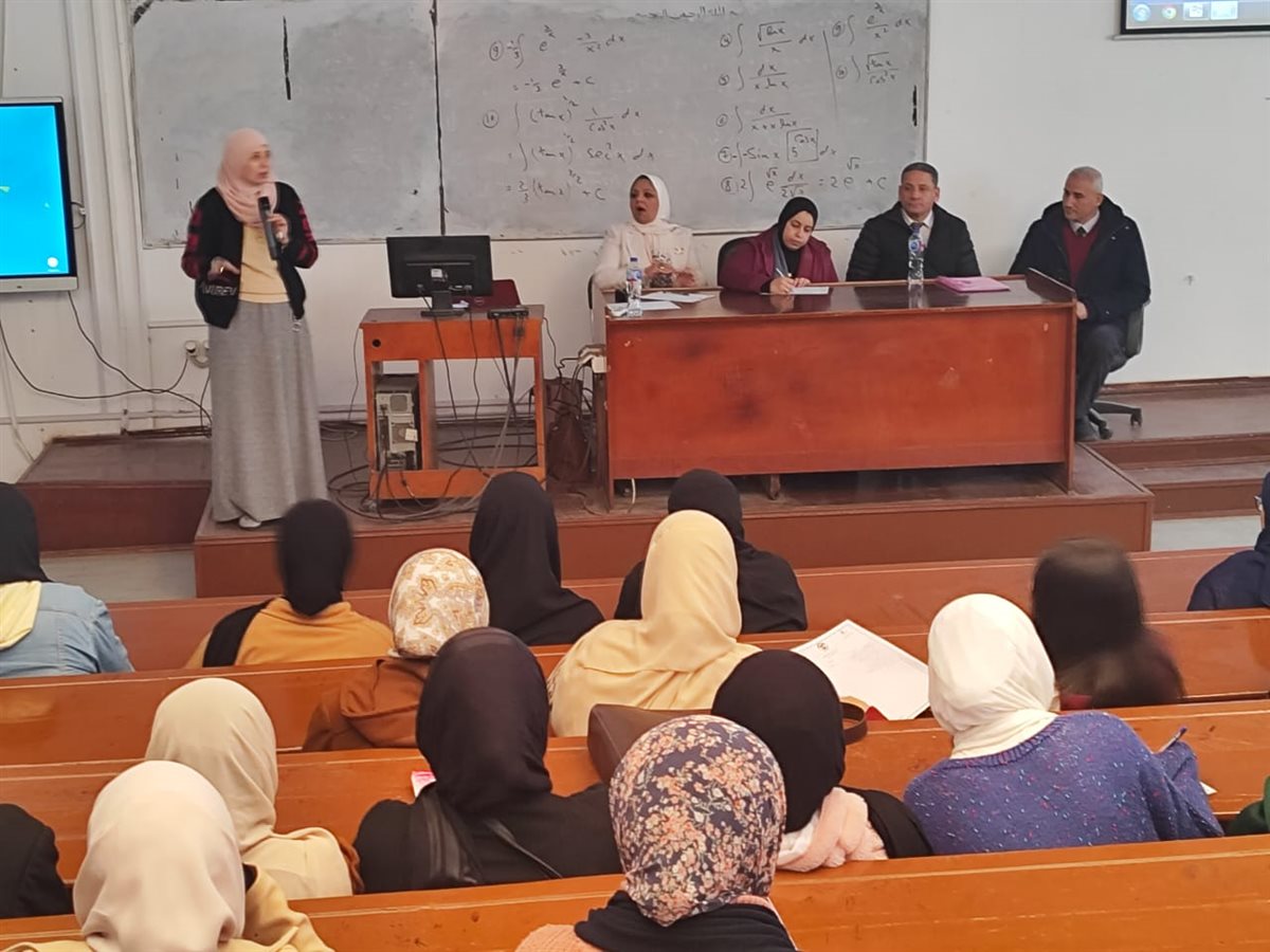 جانب من الندوة،فيتو