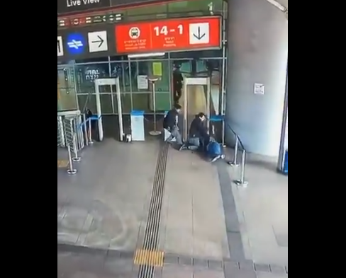 لحظة عملية الطعن، فيتو