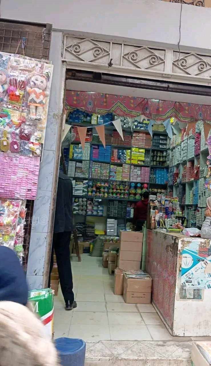 حملات مكثفة على المحال التجارية لضبط أصحابها ممن يقوموا ببيع الألعاب النارية،فيتو8