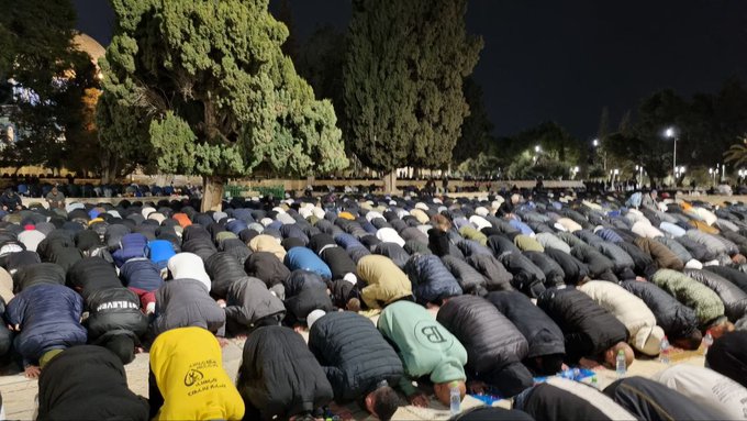 صلاتي العشاء والتراويح بالمسجد الأقصى، فيتو