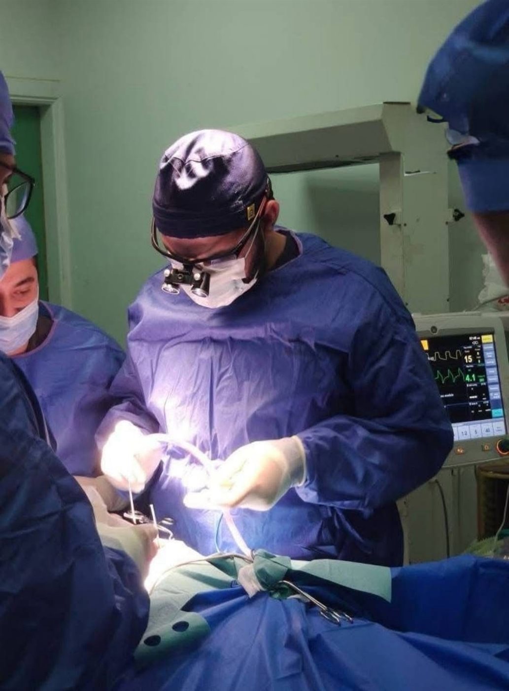 جانب من إجراء الجراحة،فيتو