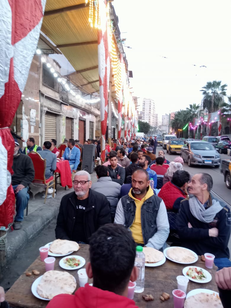 أكبر مائدة رحمن أمام سور ميناء الأسكندرية، فيتو