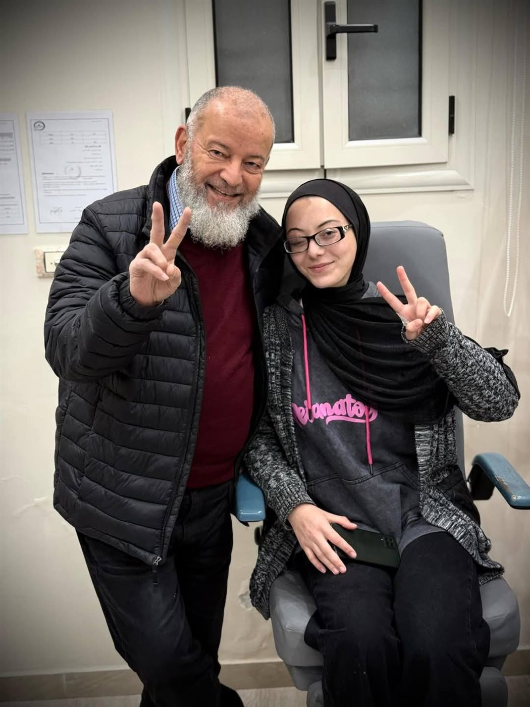  إزالة رصاصة من جمجمة شابة فلسطينية ، فيتو 