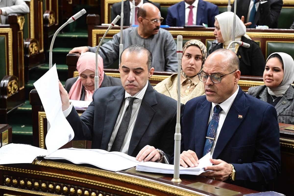 الحكومة أثناء مناقشة مشروع قانون العمل الجديد