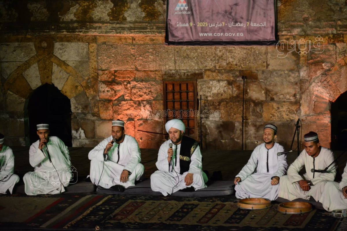 روحانيات مجلس الصلاة على النبى تسيطر على قلوب جمهور قبة الغورى في ليالي رمضان (1)