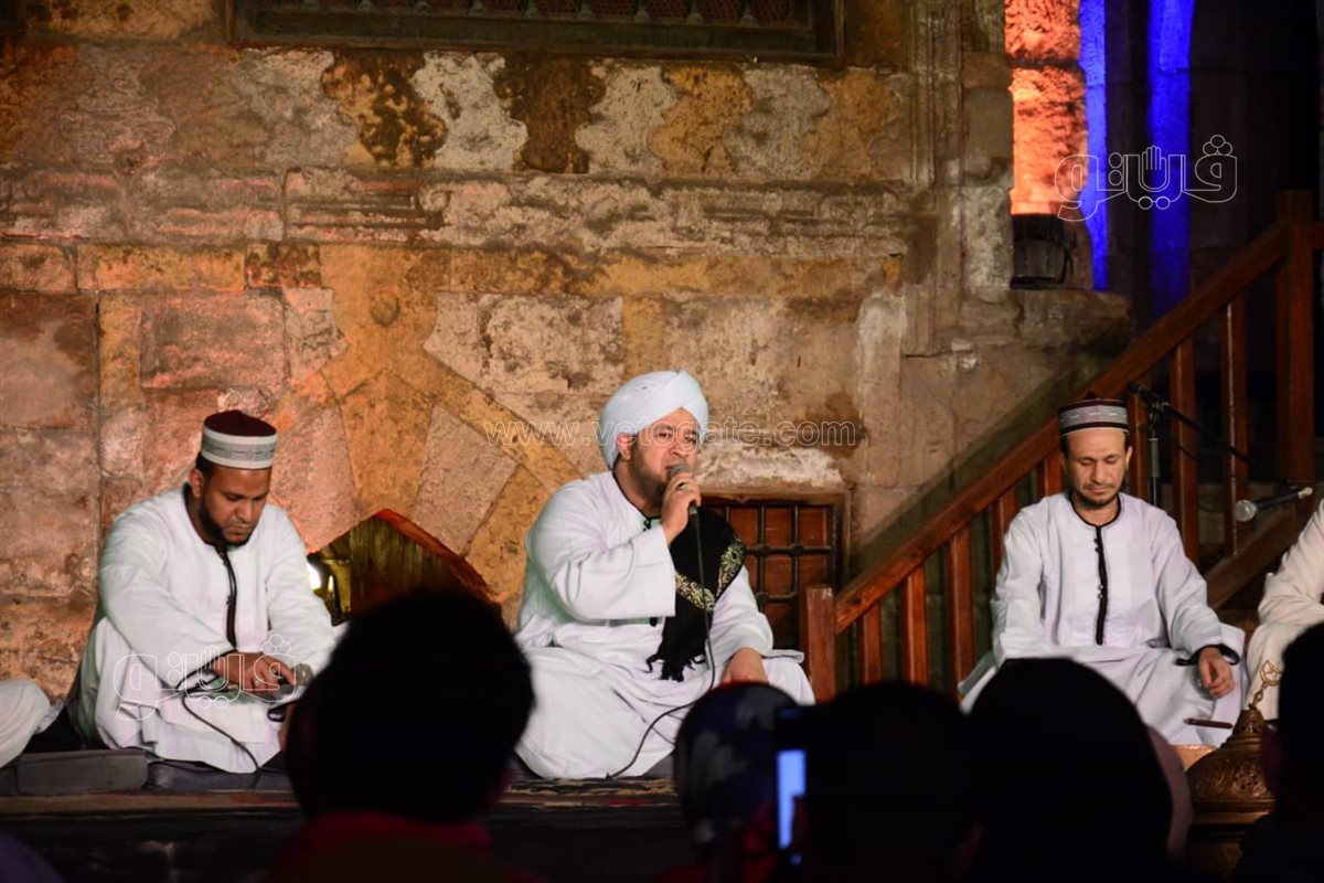 روحانيات مجلس الصلاة على النبى تسيطر على قلوب جمهور قبة الغورى في ليالي رمضان (5)