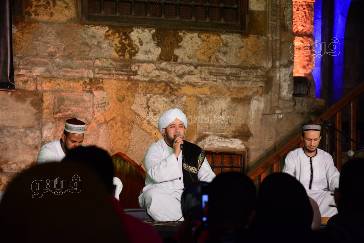 روحانيات مجلس الصلاة على النبى تسيطر على قلوب جمهور قبة الغورى في ليالي رمضان (12)