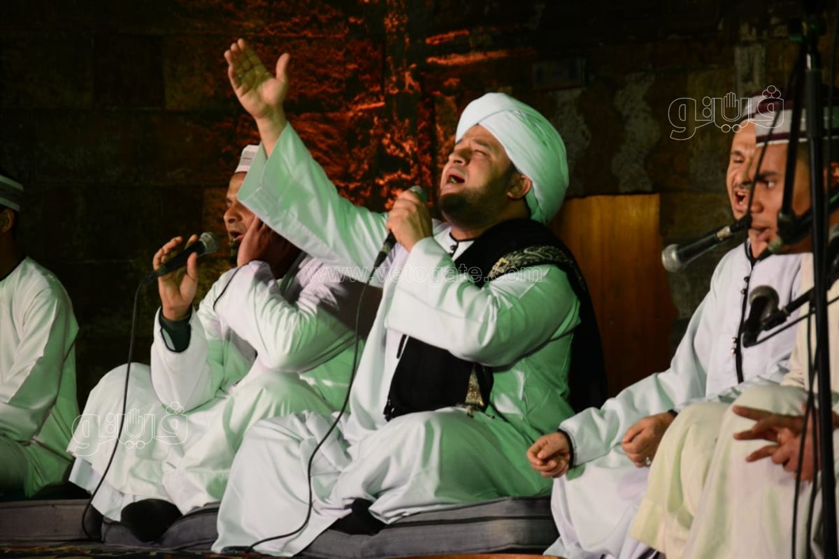 روحانيات مجلس الصلاة على النبى تسيطر على قلوب جمهور قبة الغورى في ليالي رمضان (15)