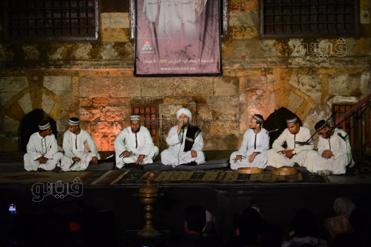 روحانيات مجلس الصلاة على النبى تسيطر على قلوب جمهور قبة الغورى في ليالي رمضان (16)