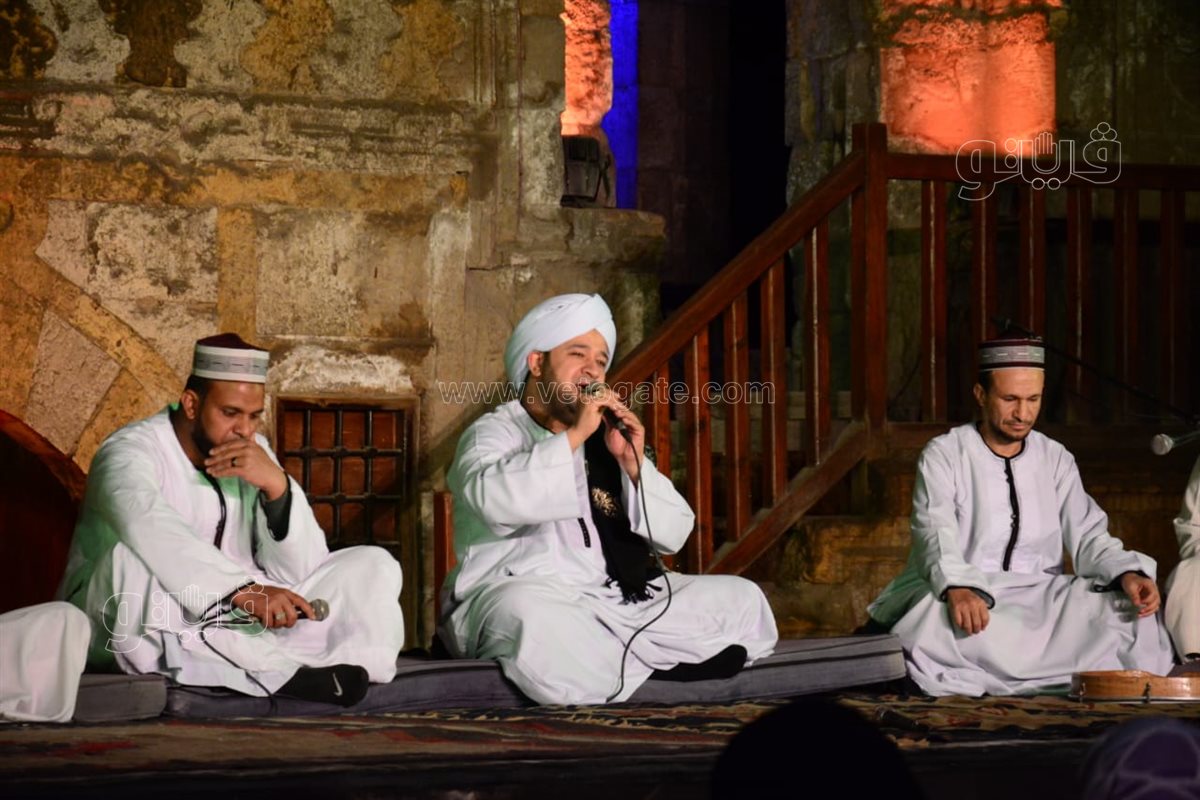 روحانيات مجلس الصلاة على النبى تسيطر على قلوب جمهور قبة الغورى في ليالي رمضان (18)