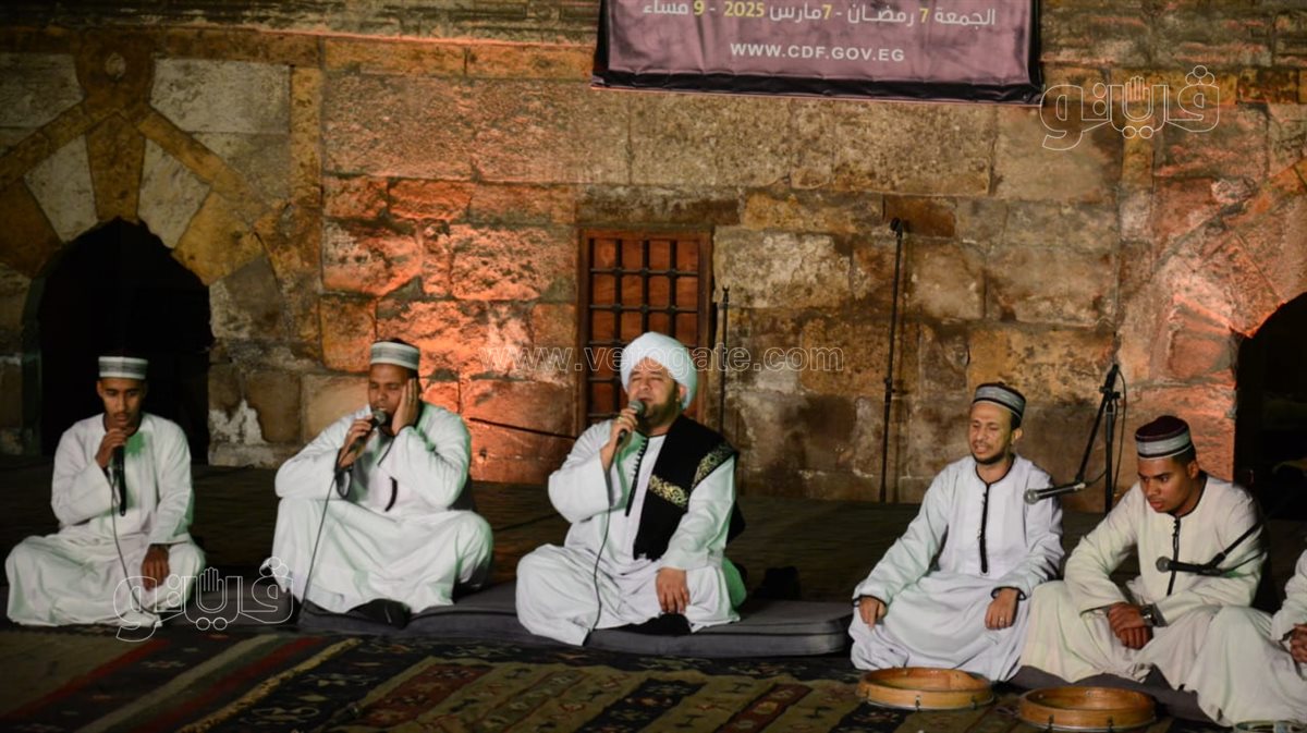 روحانيات مجلس الصلاة على النبى تسيطر على قلوب جمهور قبة الغورى في ليالي رمضان (19)