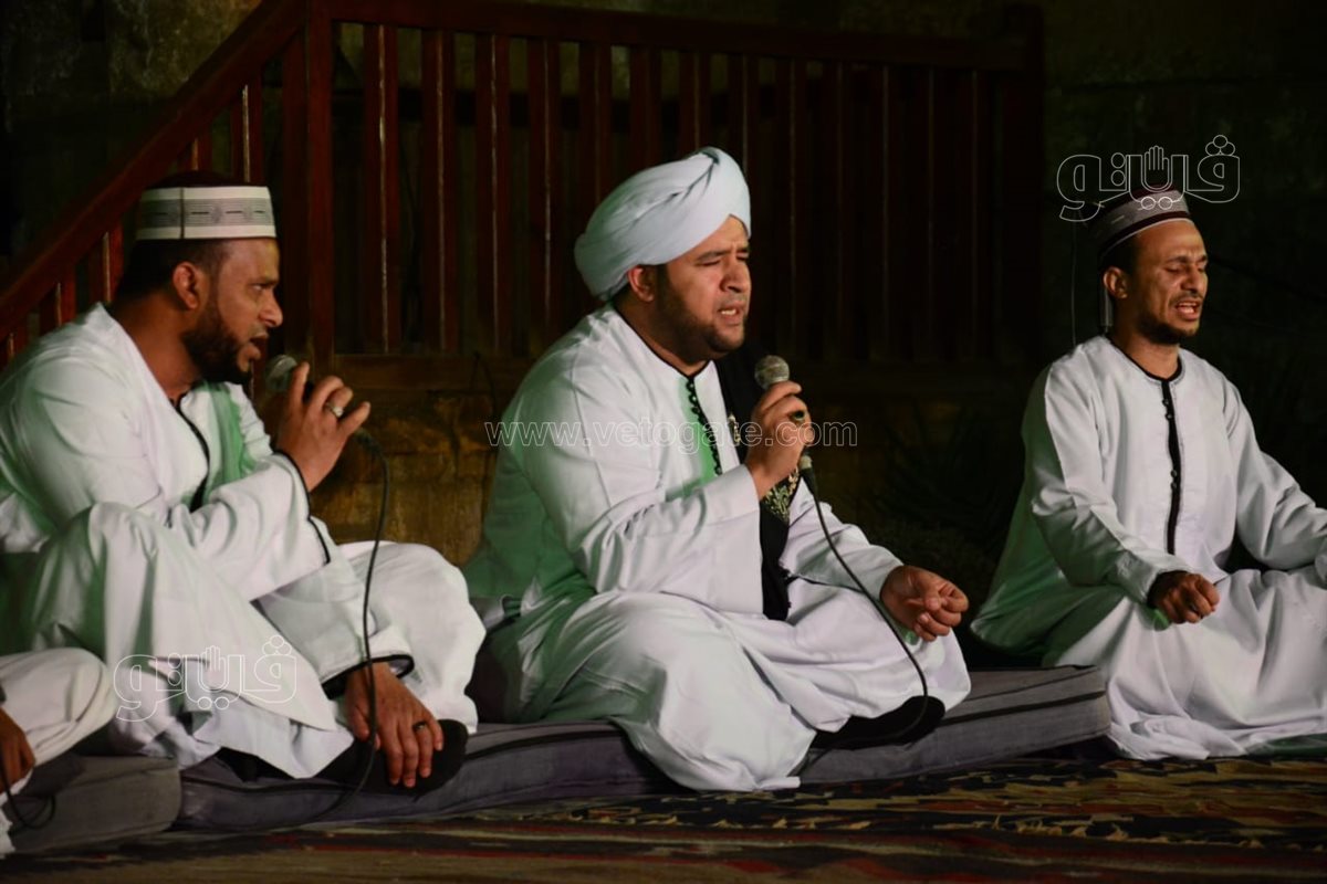 روحانيات مجلس الصلاة على النبى تسيطر على قلوب جمهور قبة الغورى في ليالي رمضان (21)