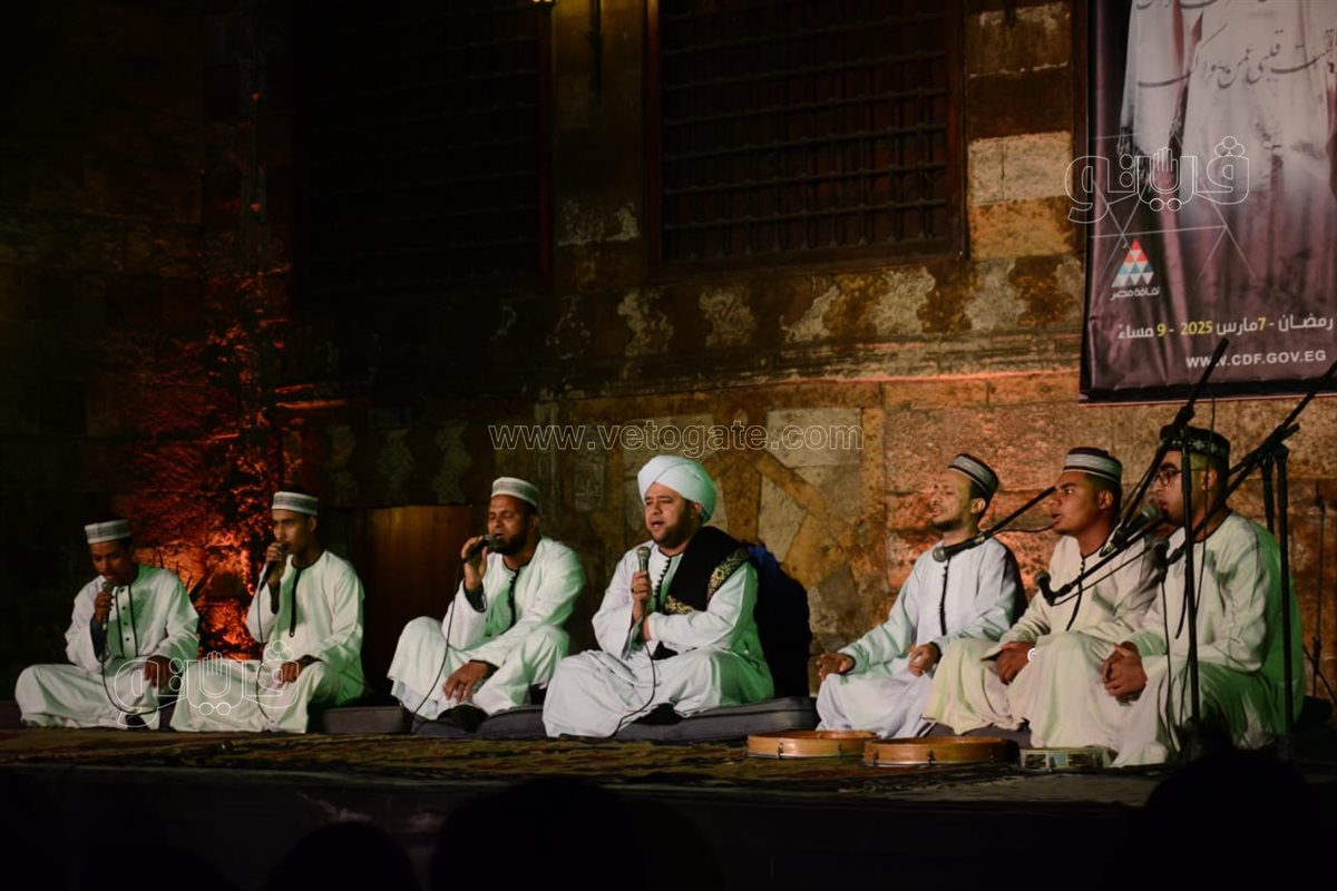 روحانيات مجلس الصلاة على النبى تسيطر على قلوب جمهور قبة الغورى في ليالي رمضان (22)