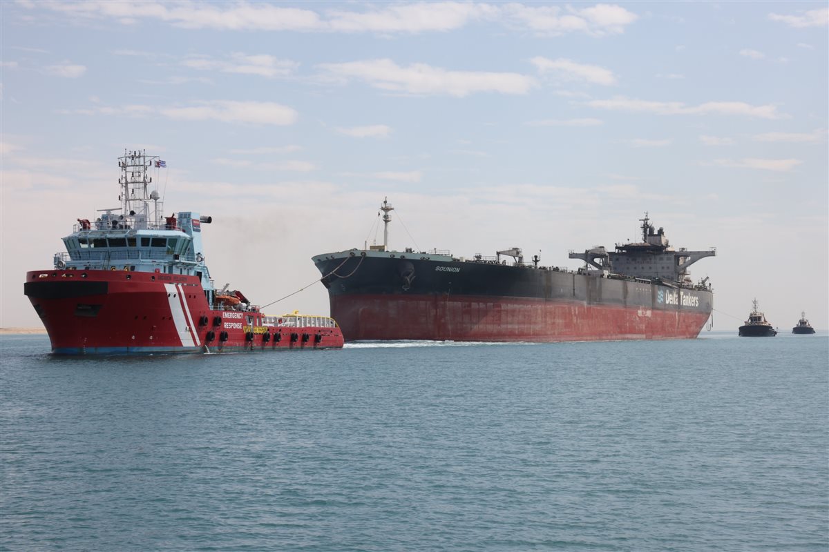 ناقلة البترول خلال عملية قطرها، فيتو