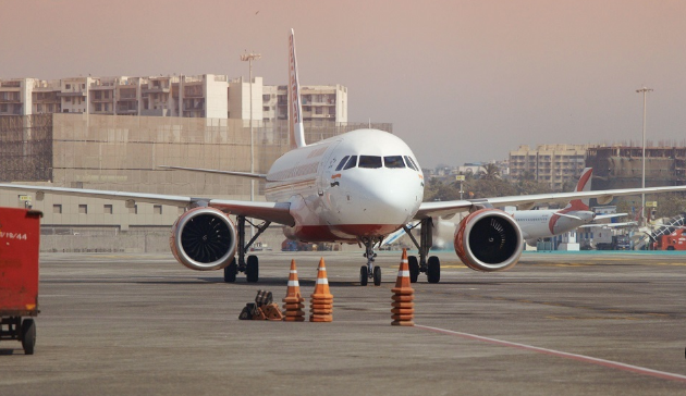 دورات المياة المسدودو تجبر طائرة هندية على العودة للمطار، فيتو