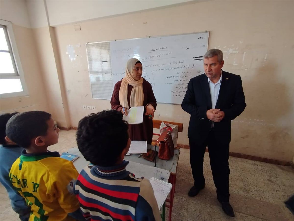 رمضان يواصل جولاته لمتابعة مدارس الشرقية -فيتو